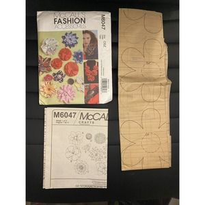 New McCall's M6047 Paper Sewing Pattern for Fabric Flowers Accessories UNCUT